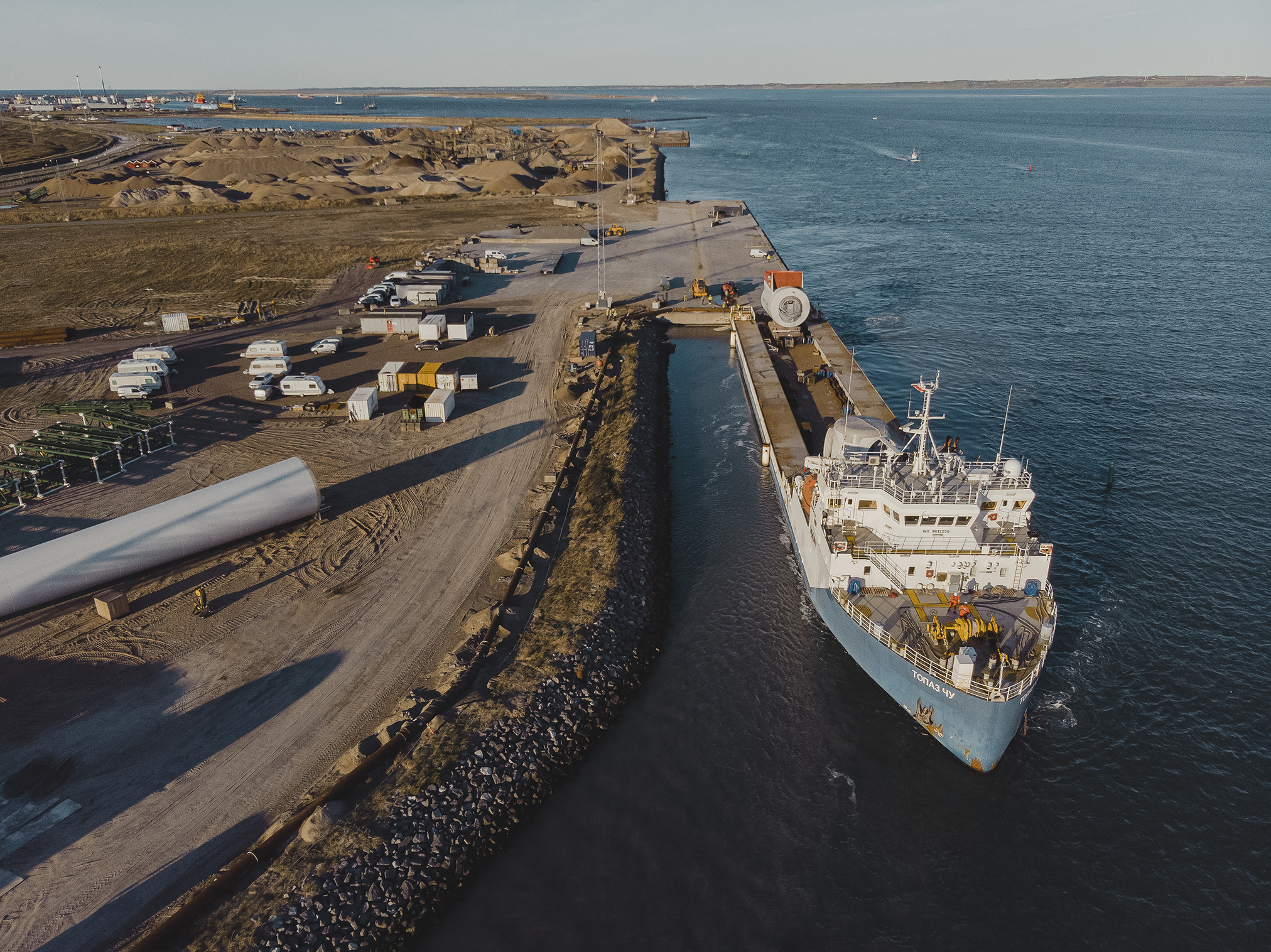 Wind Turbine Discharging 0748 1 Web